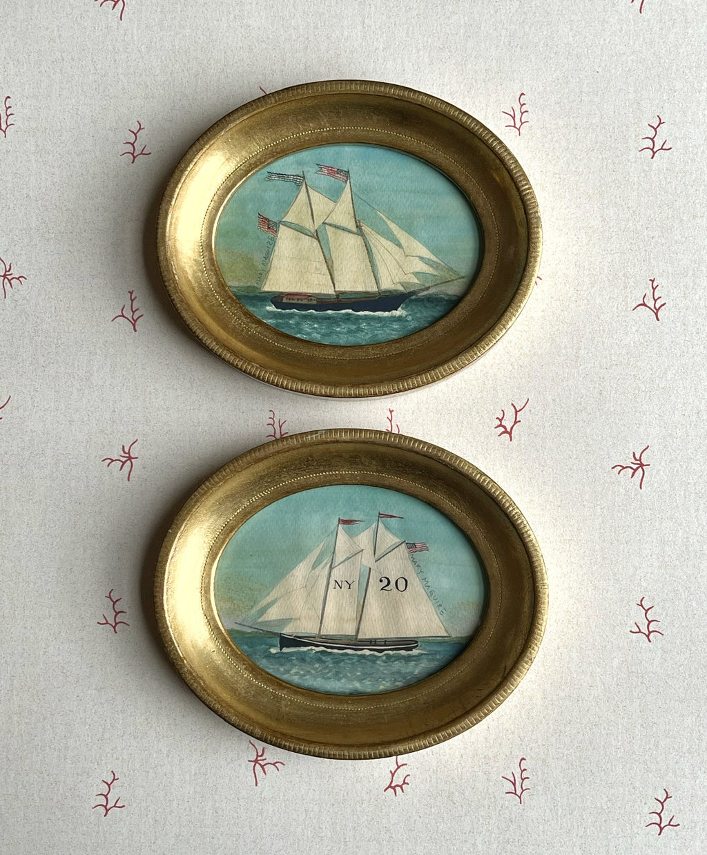 Ship 'Newport' and 'New york 20'-miniatures -per piece