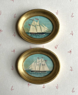 Ship 'Newport' and 'New york 20'-miniatures -per piece